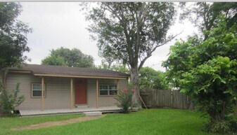 4904 lone tree rd in Victoria, TX - Building Photo