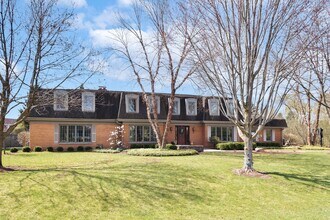 877 Fair Way in Libertyville, IL - Building Photo - Building Photo