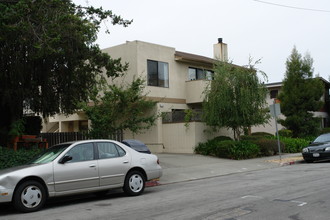 1119 Chula Vista Ave in Burlingame, CA - Foto de edificio - Building Photo