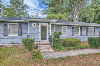 1747 Venetian Dr SW in Atlanta, GA - Building Photo - Building Photo