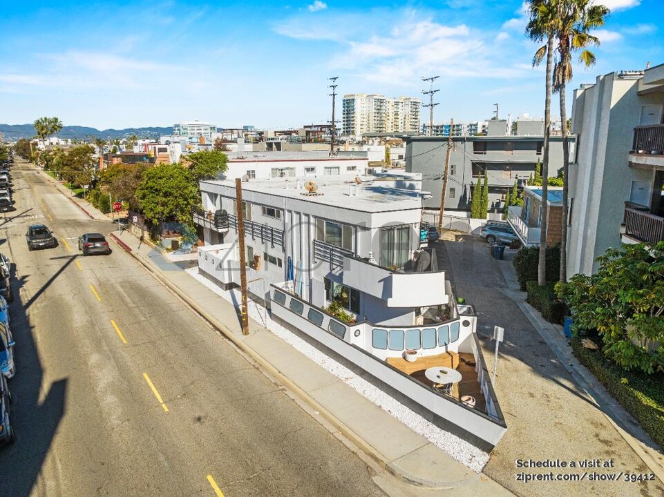 3906 Pacific Ave in Los Angeles, CA - Foto de edificio