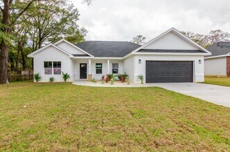 175 W 1st Ave in Crestview, FL - Building Photo - Building Photo