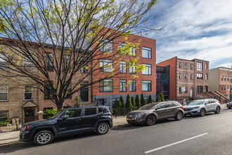 730 Lafayette Ave in Brooklyn, NY - Foto de edificio - Building Photo