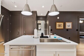 19 Washington St in Saratoga Springs, NY - Foto de edificio - Building Photo