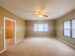202 S 11th St in Adel, IA - Building Photo - Building Photo
