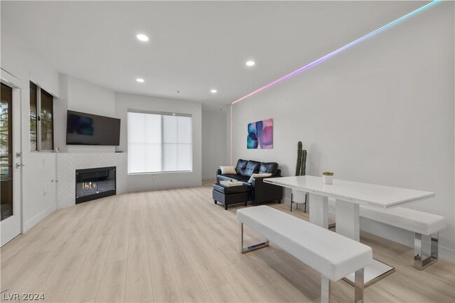 7107 S Durango Dr in Las Vegas, NV - Building Photo - Building Photo