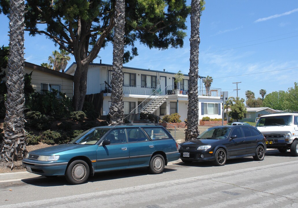 2176 Thomas Ave in San Diego, CA - Foto de edificio