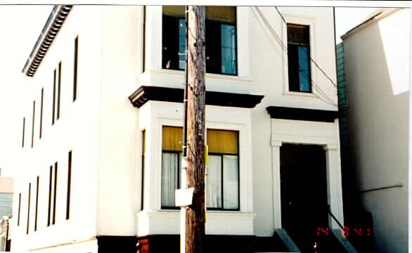 4949 W 11th St in Tracy, CA - Foto de edificio