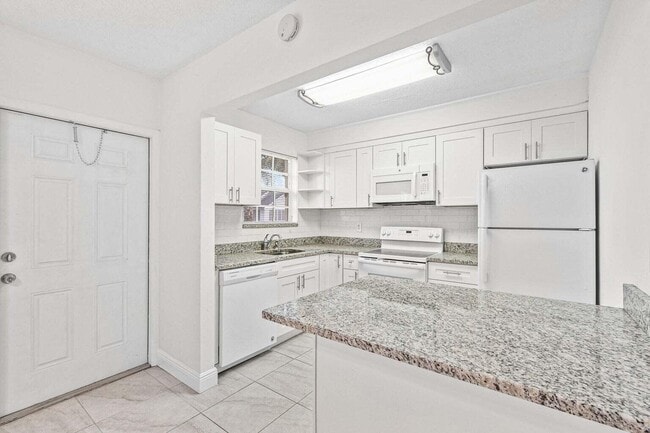 101 Akron St in Lake Worth Beach, FL - Building Photo - Building Photo