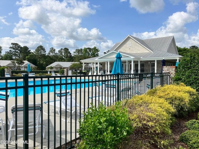 8223 Paramount Point in Winnabow, NC - Foto de edificio - Building Photo