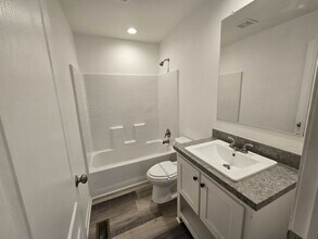 4650 E Carey Ave in Las Vegas, NV - Building Photo - Building Photo