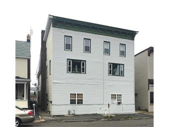 32-34 N Kennedy Dr in Mcadoo, PA - Building Photo