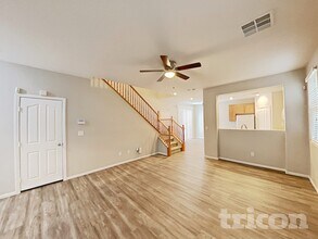 982 Eureka Dunes Ave in Henderson, NV - Foto de edificio - Building Photo