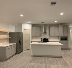 2824 Gunnersbury Dr in Houston, TX - Building Photo - Building Photo