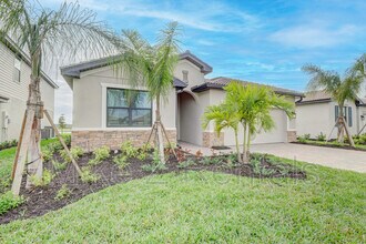 18315 Ridgeline Dr in Estero, FL - Building Photo - Building Photo