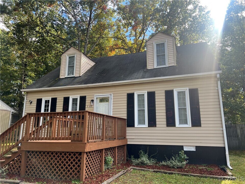 3505 Colonnade Dr in Ettrick, VA - Building Photo