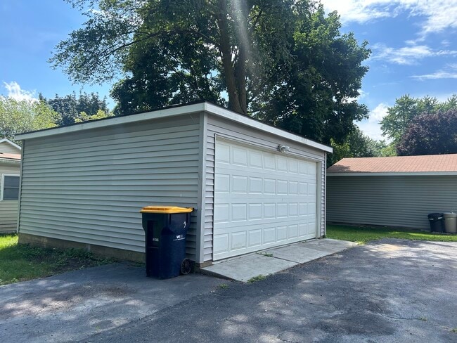 10073 W Crissy Ave in Beach Park, IL - Building Photo - Building Photo