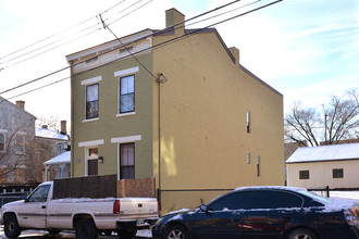 837 York St in Cincinnati, OH - Foto de edificio - Building Photo