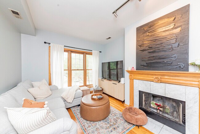 844 N Wood St in Chicago, IL - Building Photo - Building Photo