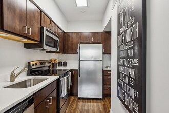 228 E Chestnut St in Chicago, IL - Building Photo - Building Photo