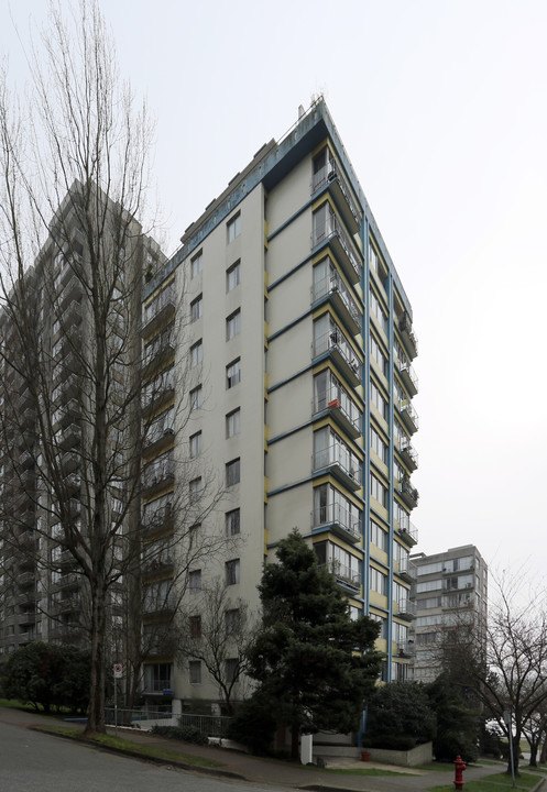 Elliot Towers in Vancouver, BC - Building Photo