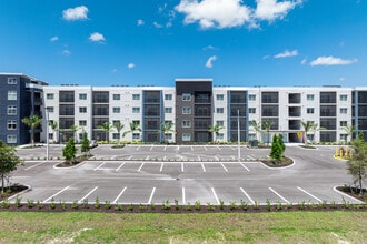 Hammock Park in Naples, FL - Foto de edificio - Building Photo