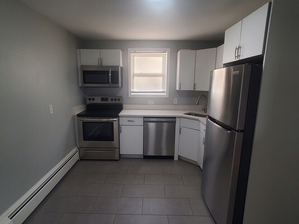 433 Sea St, Unit A in Quincy, MA - Foto de edificio