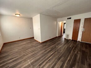 1102 21st Ave Pl in Coralville, IA - Building Photo - Building Photo