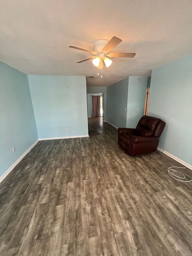 2189 NE Rustic Way in Jensen Beach, FL - Building Photo - Building Photo