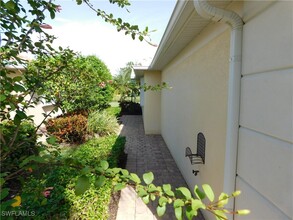 28751 Xenon Way in Bonita Springs, FL - Foto de edificio - Building Photo