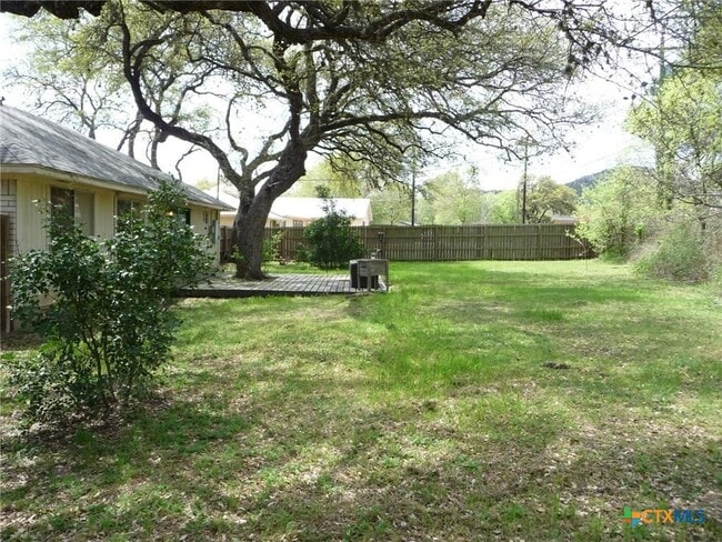 24 El Conejo Trail in Wimberley, TX - Foto de edificio - Building Photo
