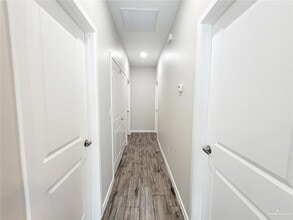 811 E Starr Rd, Unit B in Mercedes, TX - Building Photo - Building Photo