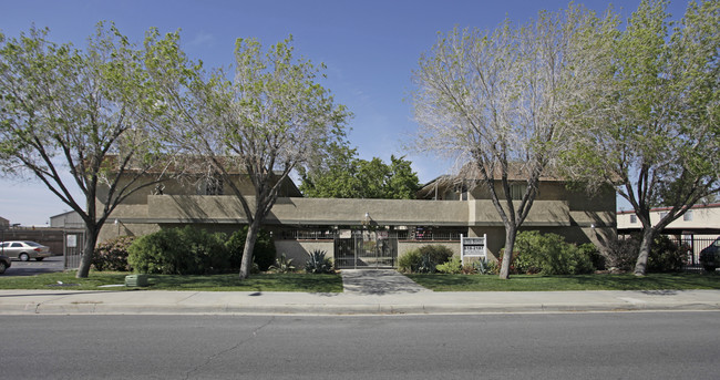 Villa Bonita in Palmdale, CA - Foto de edificio - Building Photo