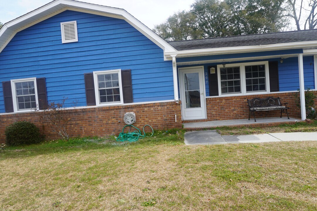 207 Berry Ct in Castle Hayne, NC - Building Photo
