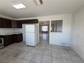 5971 Vía Capri Dr in Las Vegas, NV - Building Photo - Building Photo