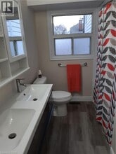 34 Elmwood Ave in Cambridge, ON - Building Photo - Building Photo