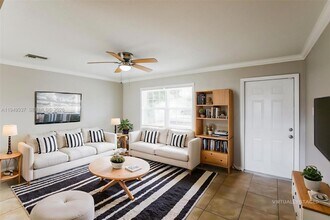 240 N 69th Way in Hollywood, FL - Building Photo - Building Photo