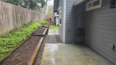 418 N 4th Ave SW in Tumwater, WA - Foto de edificio - Building Photo