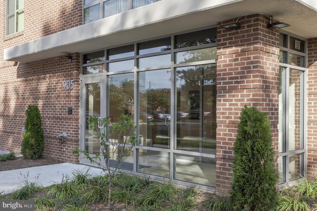 905 N Jackson St in Arlington, VA - Building Photo