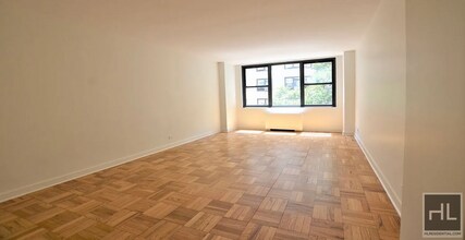 333 E 49th St in New York, NY - Building Photo - Building Photo