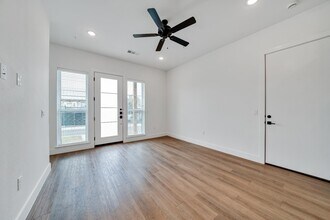 1601 Mustang Dr in Marble Falls, TX - Building Photo - Building Photo