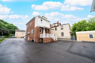 351 Somerset St in New Brunswick, NJ - Foto de edificio - Building Photo