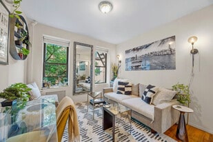 91 Bedford St in New York, NY - Building Photo