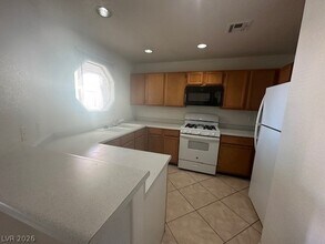 5004 S Rainbow Blvd in Las Vegas, NV - Building Photo - Building Photo