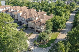 102 La Vie Dr in Montgomery, TX - Foto de edificio - Building Photo