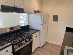 2912 Peppertree Ln, Unit C in Costa Mesa, CA - Building Photo - Building Photo