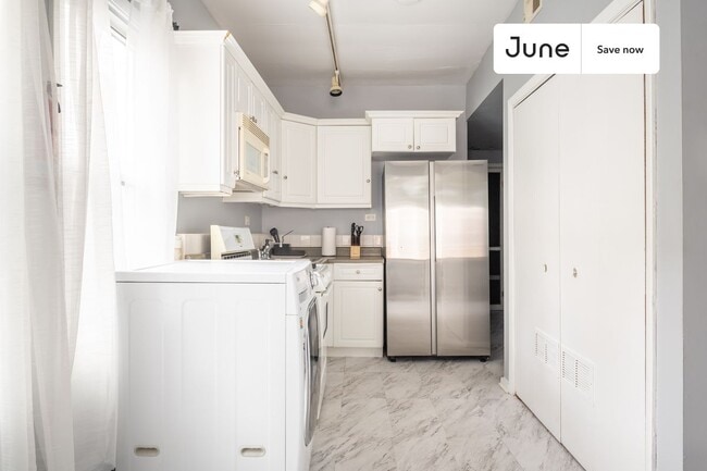 2250 W North Ave in Chicago, IL - Building Photo - Building Photo