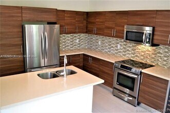 6930 NW 106th Ave in Doral, FL - Building Photo - Building Photo