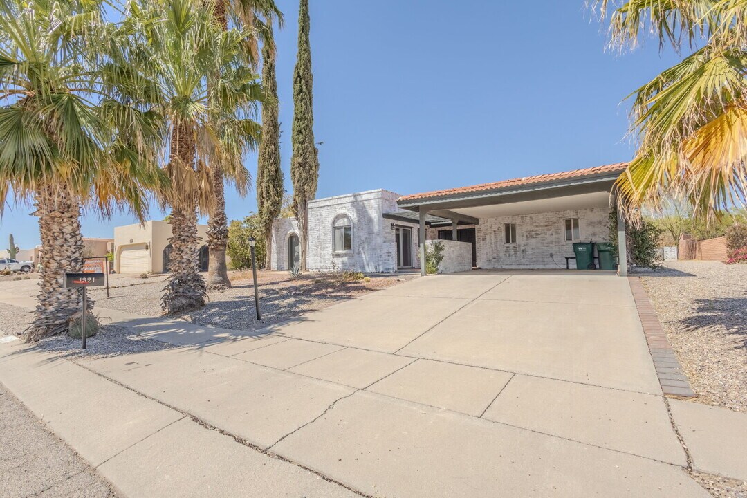 1321 N Paseo Maravilloso in Green Valley, AZ - Building Photo