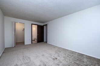 Nob Hill of Pittsburgh in Pittsburgh, PA - Building Photo - Interior Photo